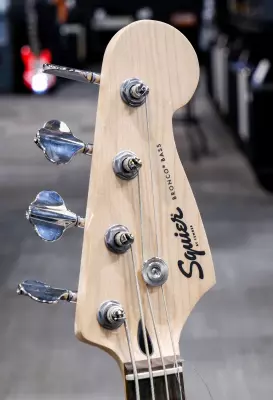 Squier - Sonic Bronco Bass, Laurel Fingerboard - Black 2